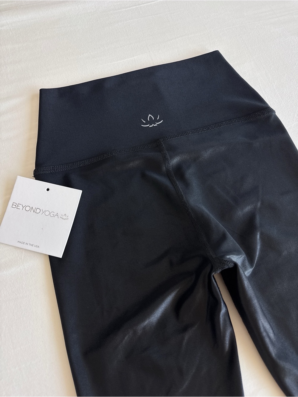 Beyond Yoga Sportgloss Smooth Operator High Waisted Midi Legging Black Small